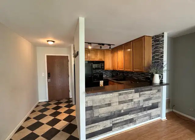 Property at 5820 Oakwood Dr Unit 5F, Lisle, IL, 60532, 1 bed, 1 bath, [object Object]
