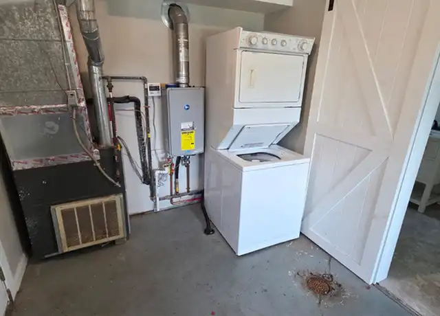 Property at 1200 Center St NE, Cedar Rapids, IA, 52402, 1 bed, 1 bath, [object Object]