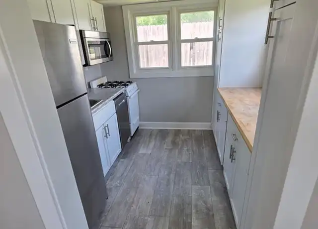 Property at 1200 Center St NE, Cedar Rapids, IA, 52402, 1 bed, 1 bath, [object Object]