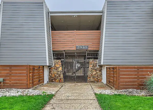 Photo of 2910 Throckmorton St, Dallas, TX 75219