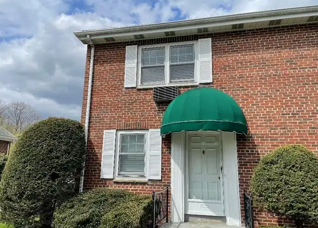 Property at 134 Emerson Gardens Rd #134, Lexington, MA, 02420, 2 beds, 1.5 baths, [object Object]