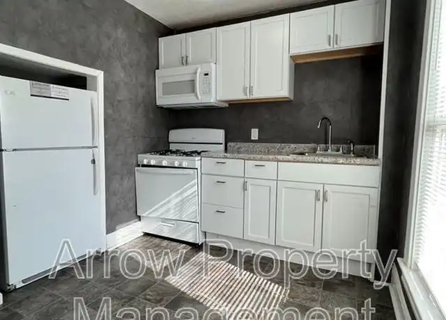 Property at 445 N 25th St Unit 2, Lincoln, NE, 68503, 3 beds, 1 bath, [object Object]