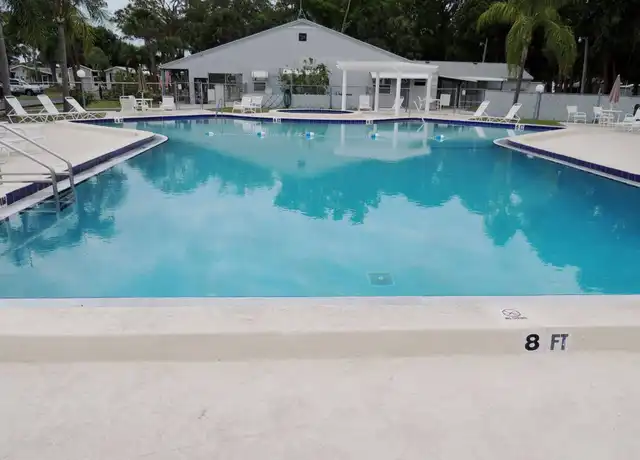 Property at 1674 University Pkwy, Sarasota, FL, 34243, 1 bed, 1 bath, [object Object]
