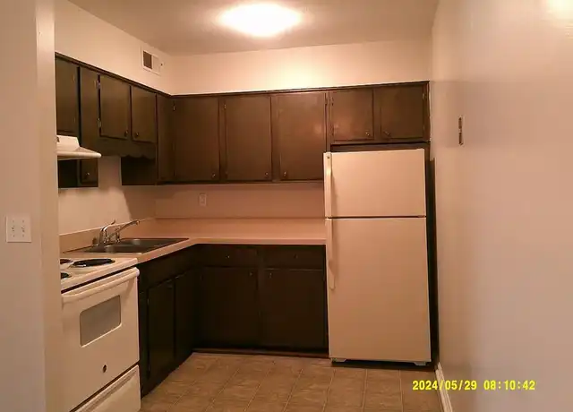 Property at Rockford Arms - 1915 Rockford Ln, Louisville, KY, 40216, 1-2 bed, 1 bath, [object Object]