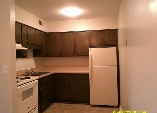 Property at Rockford Arms - 1915 Rockford Ln, Louisville, KY, 40216, 1-2 bed, 1 bath, [object Object]