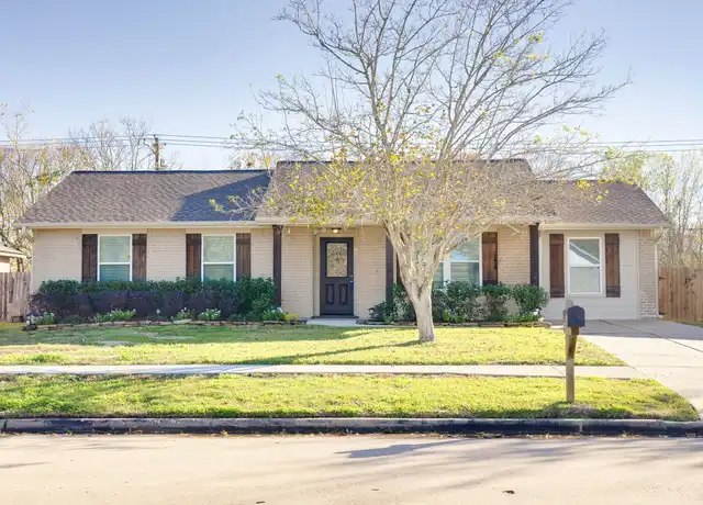 Property at 702 Dixie Dr, League City, TX, 77573, 3 beds, 2 baths, [object Object]