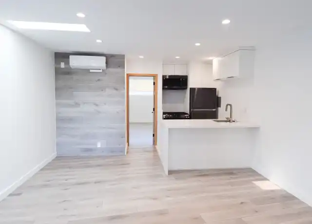 Property at 120 Canon Dr Unit 14, Beverly Hills, CA, 90212, 1 bed, 1 bath, [object Object]