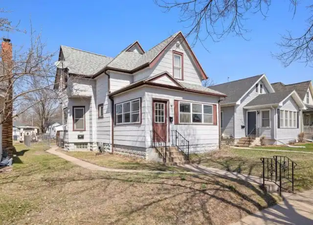 Property at 2139 Market St Unit Downstairs, La Crosse, WI, 54601, 2 beds, 1 bath, [object Object]