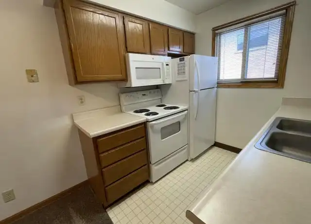 Property at 1027 H St Unit 8, Lincoln, NE, 68508, 1 bed, 1 bath, [object Object]
