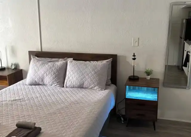 Property at 425 2nd St N Unit 20, St. Petersburg, FL, 33701, 1 bed, 1 bath, [object Object]