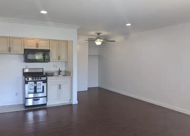 Property at 14024 Oxnard St, Van Nuys, CA, 91401, 0 beds, 1 bath, [object Object]