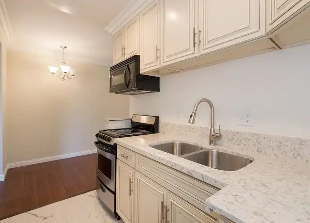 Property at 14024 Oxnard St, Van Nuys, CA, 91401, 1 bed, 1 bath, [object Object]