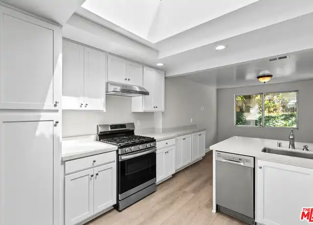 Property at 26851 Oak Branch Cir, Newhall, CA, 91321, 2 beds, 2 baths, [object Object]