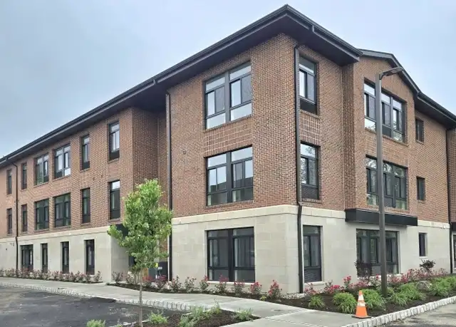 Property at 135 Fairfield Rd Unit 202, Fairfield, NJ, 07004, 1 bed, 1 bath, [object Object]