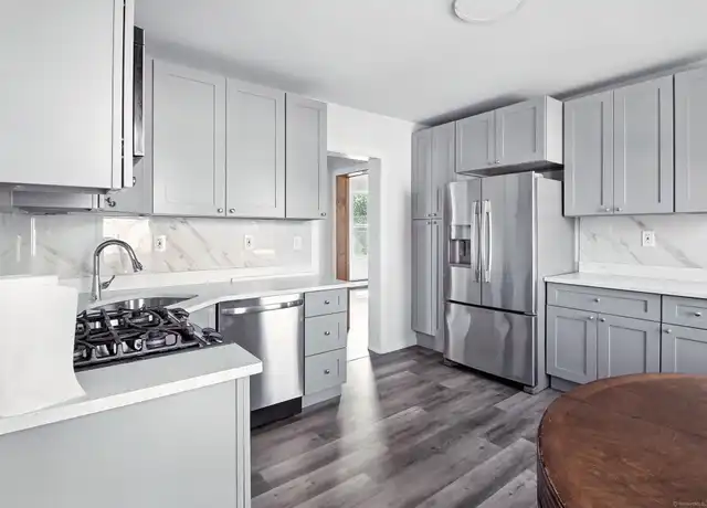 Property at 100 Bishop Ave Unit 2nd Fl, Bridgeport, CT, 06607, 3 beds, 1 bath, [object Object]