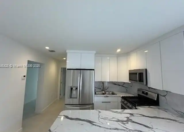 Property at 911 Sharar Ave Unit 2, Opa-locka, FL, 33054, 2 beds, 2 baths, [object Object]