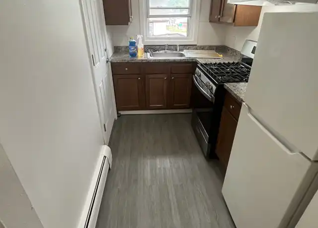 Property at 68 Warner St Unit B-2, Hamden, CT, 06514, 1 bed, 1 bath, [object Object]