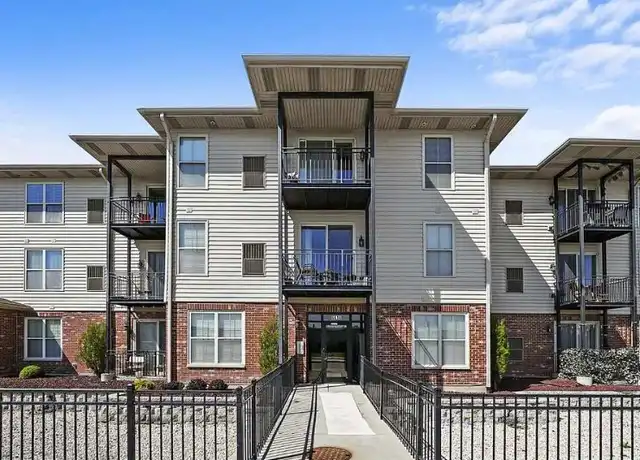 Property at 6614 W 65th St Unit 1H, Bedford Park, IL, 60638, 2 beds, 2 baths, [object Object]