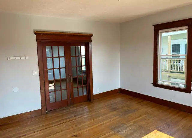 Property at 124 Pine St Unit 2, Lewiston, ME, 04240, 3 beds, 1 bath, [object Object]