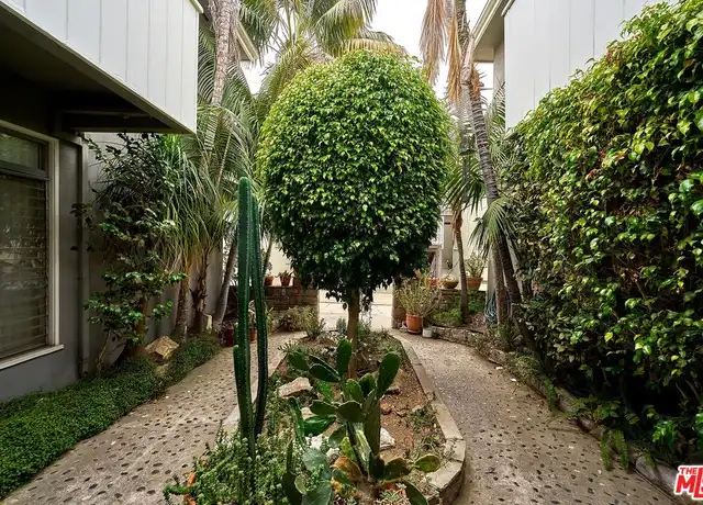 Property at 742 S Plymouth Blvd Unit 3, Los Angeles, CA, 90005, 2 beds, 1.5 baths, [object Object]