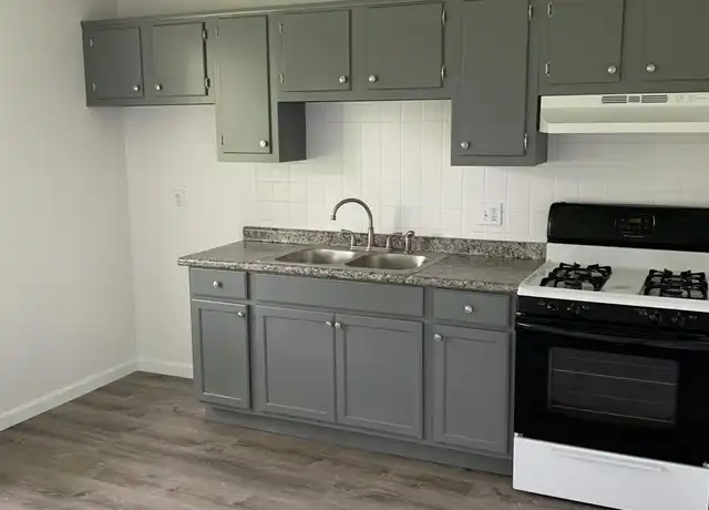 Property at 182 Bernower Ave SW, Massillon, OH, 44646, 2 beds, 1 bath, [object Object]