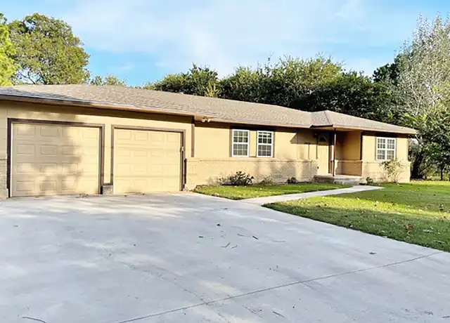 Property at 1906 Throckmorton St, Gainesville, TX, 76240, 4 beds, 2 baths, [object Object]