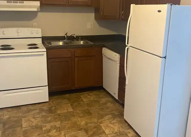 Property at 285 Robins Rd Unit D30, Hiawatha, IA, 52233, 1 bed, 1 bath, [object Object]