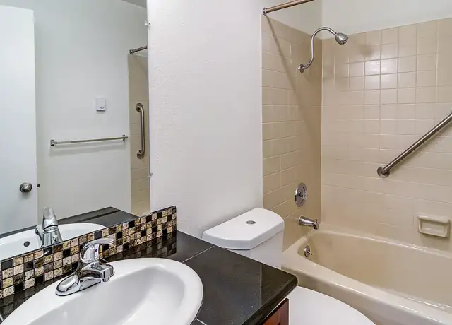 Photo of 50 Kerr Pkwy, Lake Oswego, OR 97035