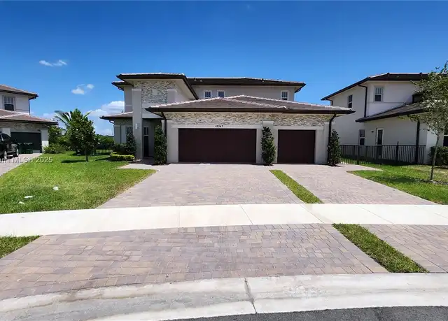 Property at 12347 Green Oak Dr, Davie, FL, 33330, 5 beds, 4.5 baths, [object Object]