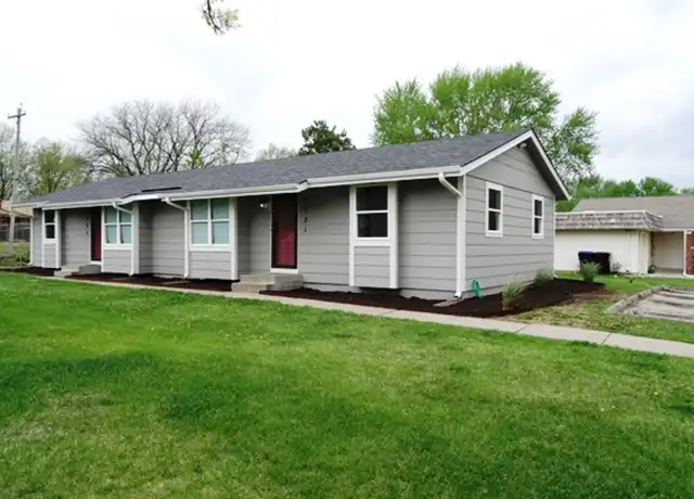 Property at 2733 SW Arrowhead Rd, Topeka, KS, 66614, 2 beds, 1 bath, [object Object]