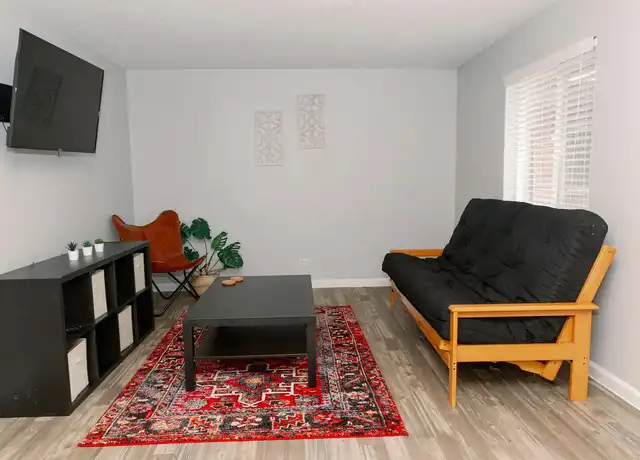 Property at East Azul Apartments - 831 E Grayson St, San Antonio, TX, 78208, 1 bed, 1 bath, [object Object]