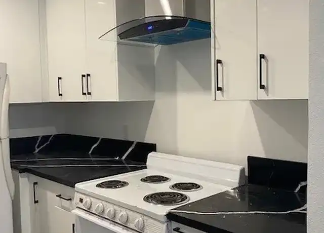 Property at 5460 White Oak Ave Unit E123, Encino, CA, 91316, 2 beds, 2 baths, [object Object]