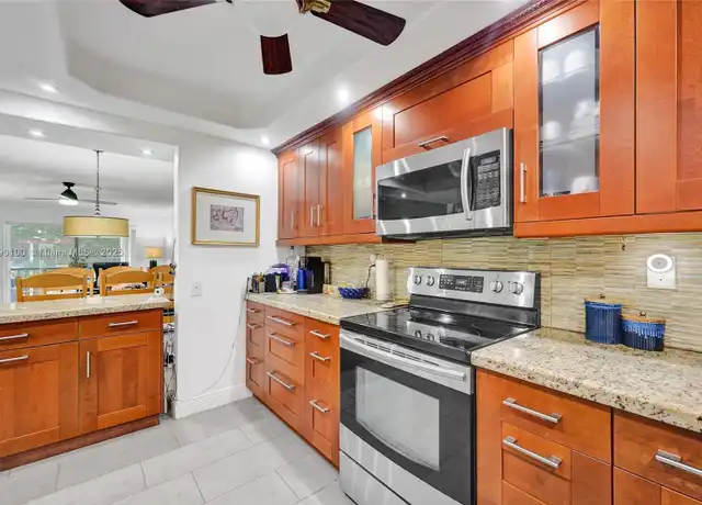 Property at 830 S Hollybrook Dr #310, Pembroke Pines, FL, 33025, 2 beds, 2 baths, [object Object]