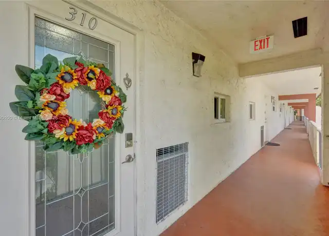 Property at 830 S Hollybrook Dr #310, Pembroke Pines, FL, 33025, 2 beds, 2 baths, [object Object]