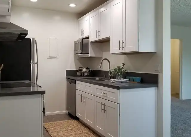 Property at Bleu Apartments - 6565 Fountain Ave, Los Angeles, CA, 90028, 1 bed, 1 bath, [object Object]
