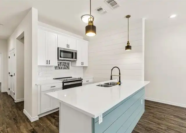 Property at 1402 Courtney Pl Unit C, Cleburne, TX, 76033, 3 beds, 2 baths, [object Object]