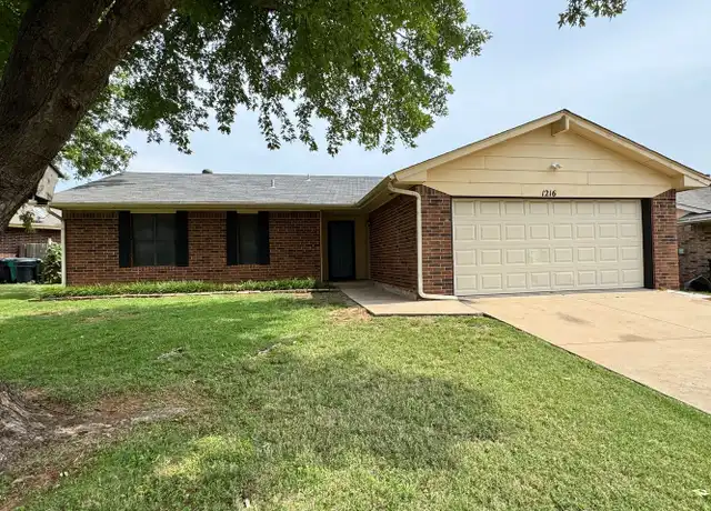 Property at 1216 Edinburg Dr, Yukon, OK, 73099, 3 beds, 2 baths, [object Object]