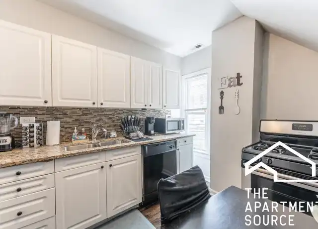 Property at 1446 W Fletcher St, Chicago, IL, 60657, 2 beds, 1 bath, [object Object]