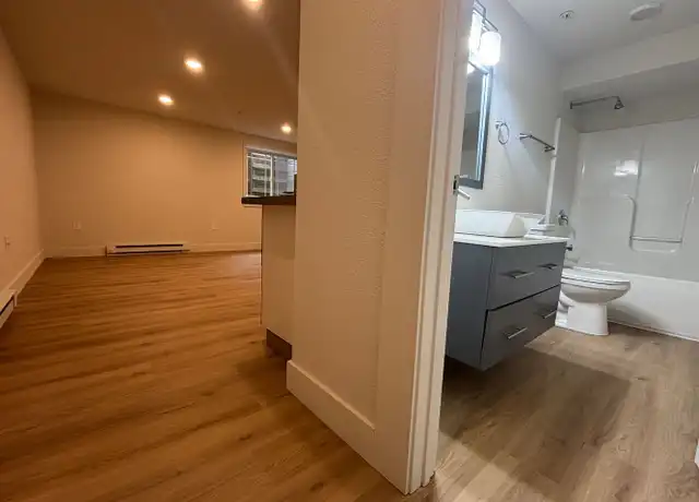 Property at 918 W Front St Unit 1-Studio, Traverse City, MI, 49684, 0 beds, 1 bath, [object Object]