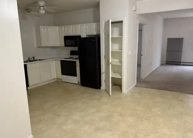 Property at 11 Taftville-Occum Rd Unit 2, Norwich, CT, 06360, 1 bed, 1 bath, [object Object]