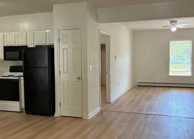 Property at 11 Taftville-Occum Rd Unit 2, Norwich, CT, 06360, 1 bed, 1 bath, [object Object]
