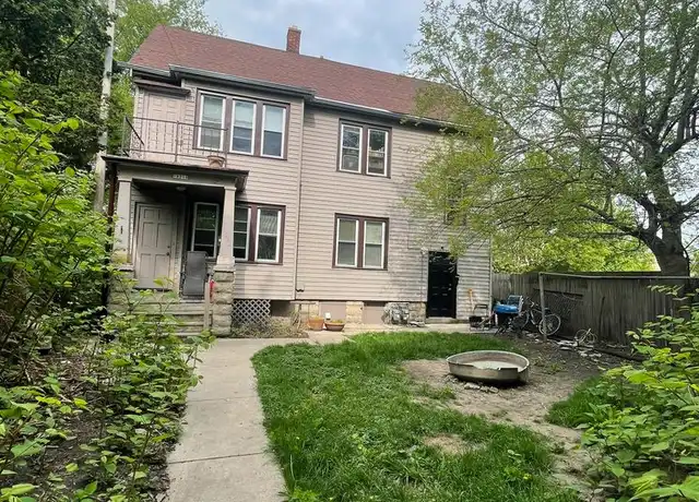 Property at 1821 N Pulaski St Unit Rear Cottage Upper, Milwaukee, WI, 53202, 3 beds, 1 bath, [object Object]