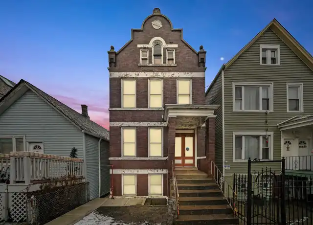 Property at 47 W 47th St Unit 47 Damen 2 Rear, Chicago, IL, 60609, 2 beds, 1 bath, [object Object]