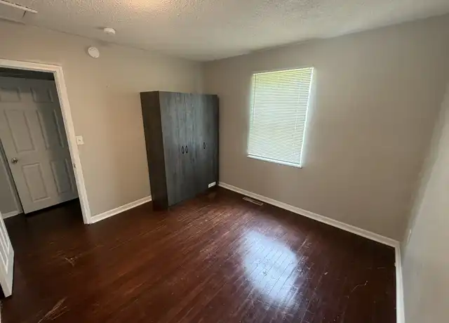 Property at 713 N Warren St, Warrensburg, MO, 64093, 2 beds, 1 bath, [object Object]