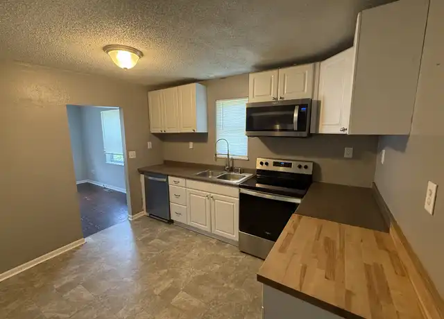 Property at 713 N Warren St, Warrensburg, MO, 64093, 2 beds, 1 bath, [object Object]
