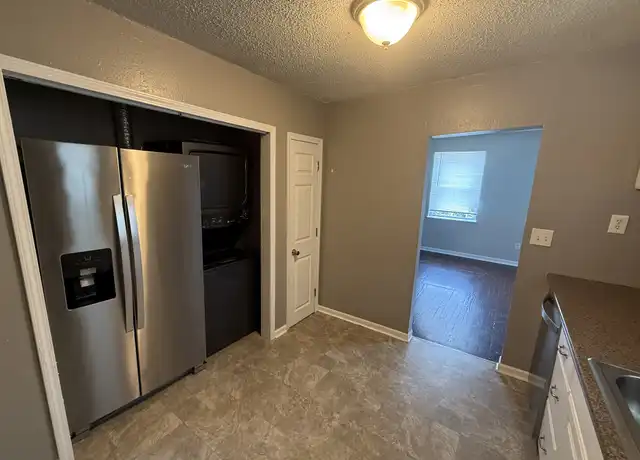 Property at 713 N Warren St, Warrensburg, MO, 64093, 2 beds, 1 bath, [object Object]