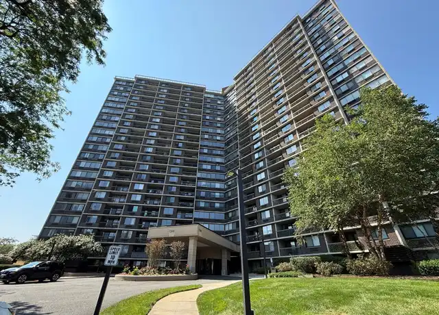 Property at 1 Bay Club Dr Unit 18J, Bayside, NY, 11360, 1 bed, 1 bath, [object Object]