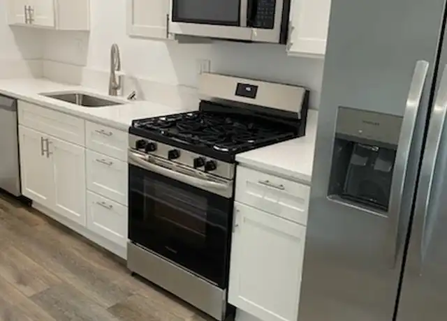 Property at 3640 Southwest Trfy Unit 203, Kansas City, MO, 64111, 1 bed, 1 bath, [object Object]