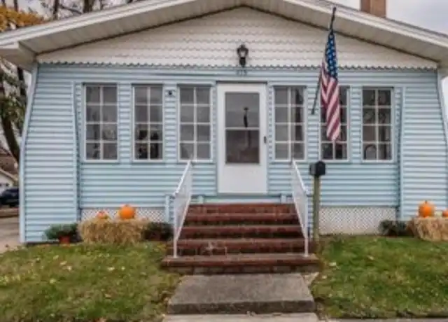 Property at 415 W 3rd St, O Fallon, IL, 62269, 4 beds, 2 baths, [object Object]