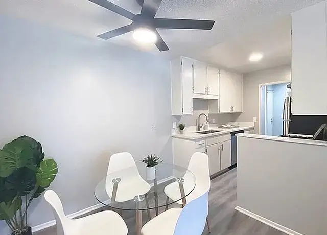 Photo of 850 Warwick Ave, Thousand Oaks, CA 91360